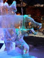 Медведь с использованием цветной подсветки